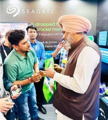 The Minister interacts with exhibitors at the Seagate stall.